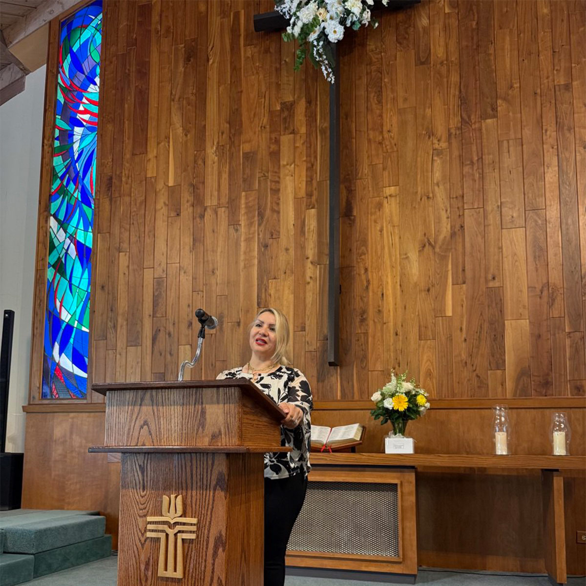 کشیش مرضیه هاشمی